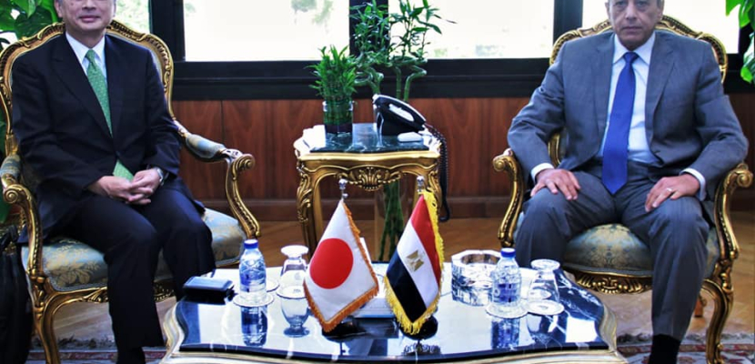 بالصور.. وزير الطيران يبحث مع سفير اليابان بمصر تعزيز التعاون فى مجال النقل الجوي