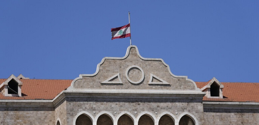 البرلمان اللبناني يقر مشروع موازنة 2022 وسط احتجاجات في الشارع