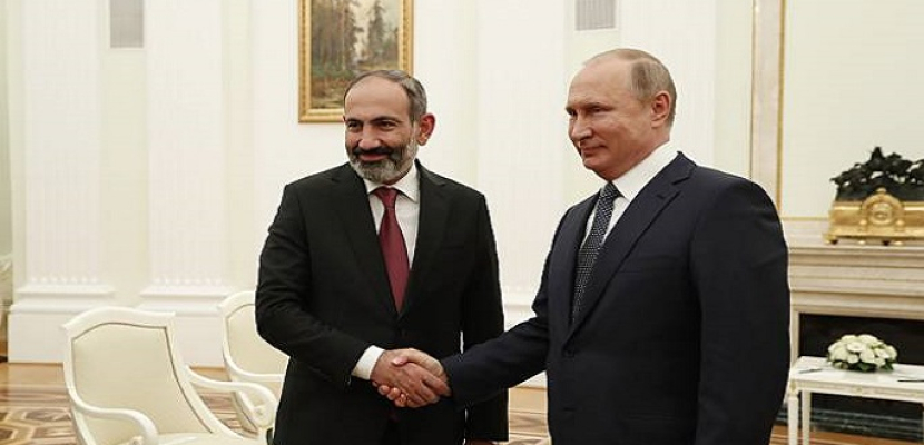 بوتين يبحث هاتفيا مع رئيس وزراء أرمينيا الوضع على الحدود الأرمينية – الإذربيجانية