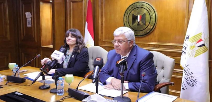 بالصور.. وزيرا التعليم العالي والهجرة يبحثان سُبل الاستفادة من العلماء المصريين بالخارج