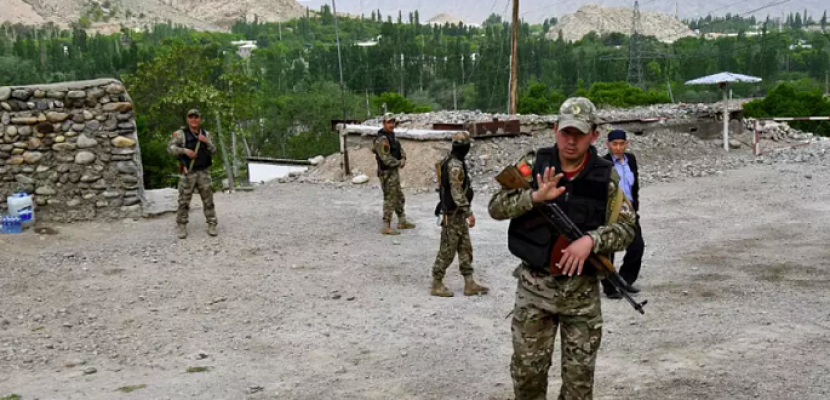 مقتل وإصابة عدد من حرس الحدود الطاجيكي في تبادل لإطلاق النار على حدود مع قرغيزستان