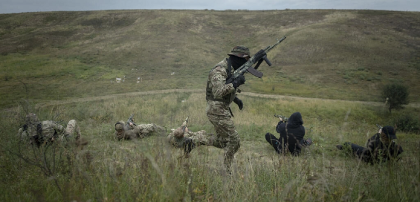 القوات الأوكرانية تعبر نهر أوسكيل وتمهد الطريق لنقل القتال إلى دونباس