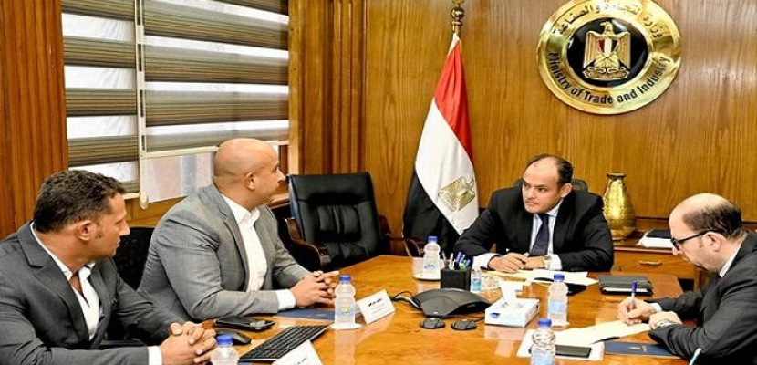 وزير التجارة يلتقي بممثلي أول شركة مصرية تعمل في مجال تحويل المركبات للعمل بالطاقة الكهربائية