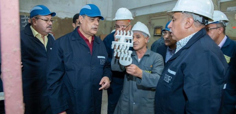 بالصور.. “وزير الدولة للإنتاج الحربي” يتفقد شركة حلوان للمسبوكات