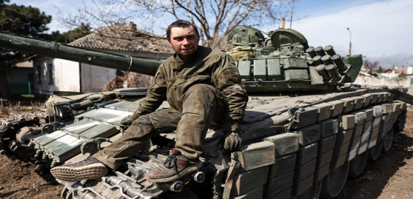 نيويورك تايمز: موسكو نقلت ضباطاً من سوريا لأوكرانيا