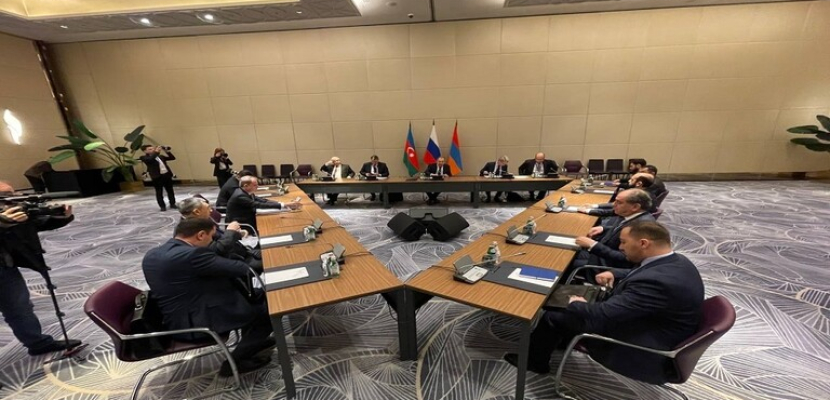 اجتماع ثلاثي بين وزراء خارجية روسيا وأذربيجان وأرمينيا لبحث “معاهدة السلام” بين أرمينيا وأذربيجان