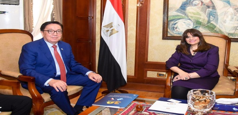 بالصور.. وزيرة الهجرة تستقبل سفير جمهورية كازاخستان لدى مصر لبحث ملفات التعاون المشترك