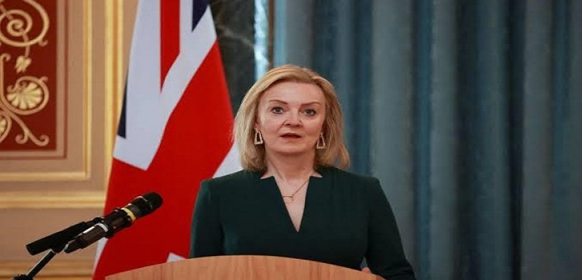 رئيسة وزراء بريطانيا تقيل وزيرة الداخلية وسط مخاوف من انهيار الحكومة