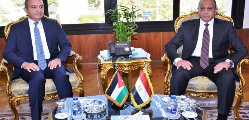 وزير الطيران يبحث مع السفير الأردنى بالقاهرة تعزيز التعاون فى مجال النقل الجوي