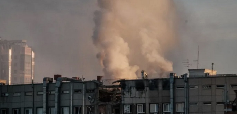 أكثر من 50 صاروخ كروز روسي يستهدفون كييف.. وانقطاع الكهرباء والمياه