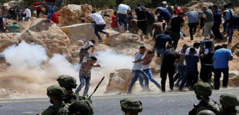 إصابة فلسطينيين برصاص الاحتلال وعشرات بالاختناق خلال اقتحام الاحتلال لبلدة “بيتا” في نابلس