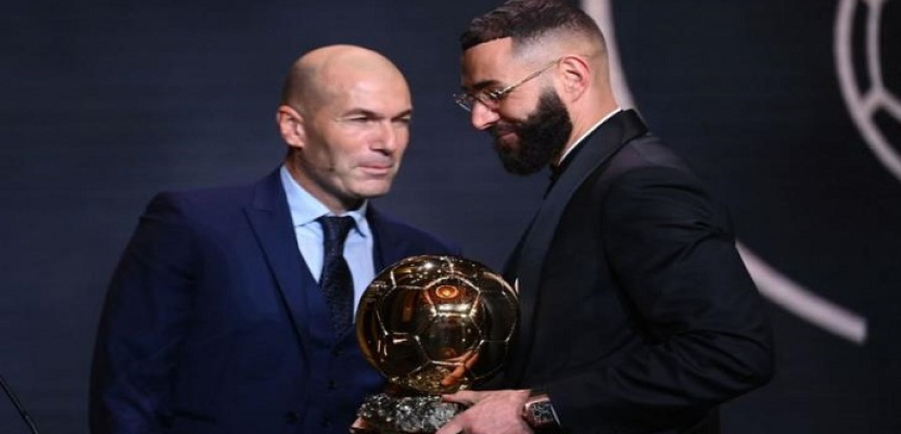 كريم بنزيما يحصد جائزة الكرة الذهبية لأفضل لاعب في العالم