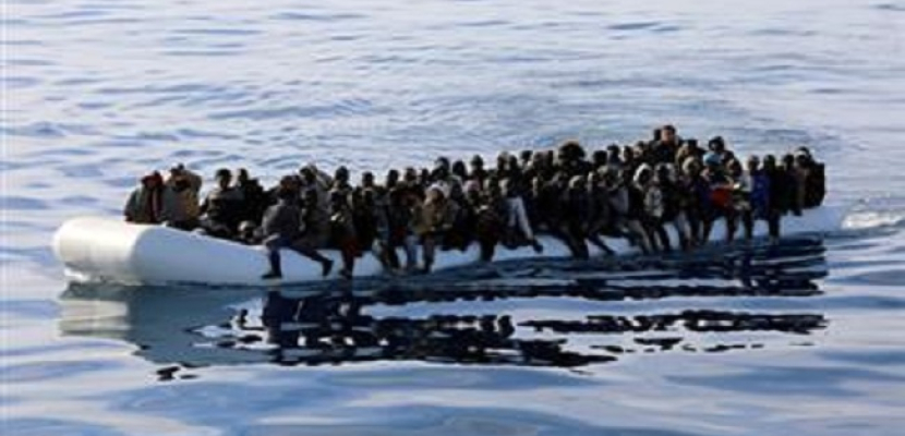 انقاذ 21 مهاجرا غير شرعي على متن قارب قرب سواحل العاصمة الليبية