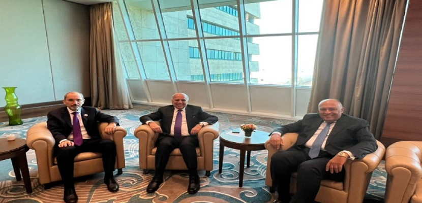 وزراء خارجية مصر والأردن والعراق يعقدون اجتماعا على هامش الاجتماعات التحضيرية للقمة العربية