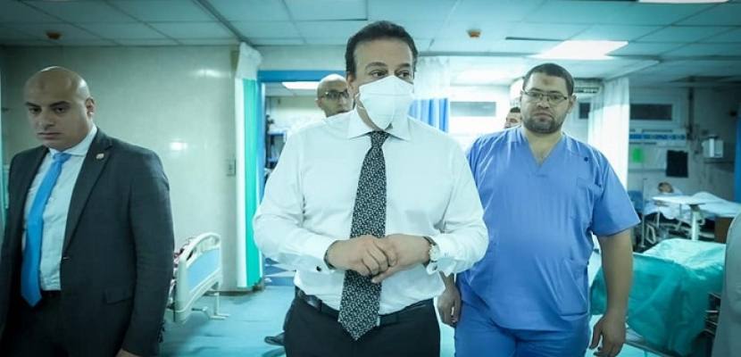 بالصور.. وزير الصحة يوجه باحالة مدير مستشفى بولاق الدكرور العام للتحقيق