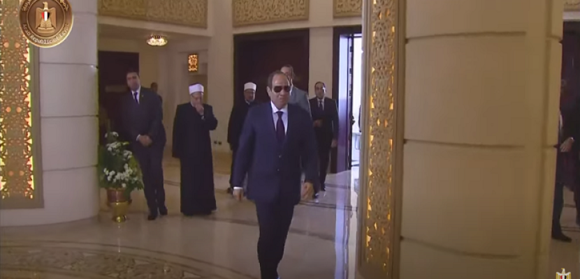 الرئيس السيسي يصل إلى مركز المنارة لحضور احتفالية المولد النبوي الشريف