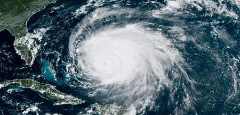 السلطات الأمريكية تحذر من إعصار “نيكول” على الساحل الشرقي لفلوريدا