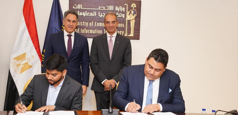 بالصور..وزير الاتصالات يشهد توقيع اتفاقية تعاون لإنشاء مركز بيانات سحابي بمصر