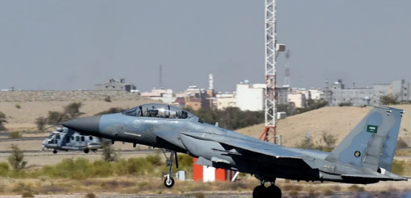 سقوط مقاتلة “أف-15 إس” سعودية بسبب خلل فني ونجاة طاقمها