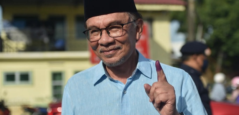 نور إبراهيم يؤدي اليمين الدستورية كرئيس جديد للوزراء في ماليزيا
