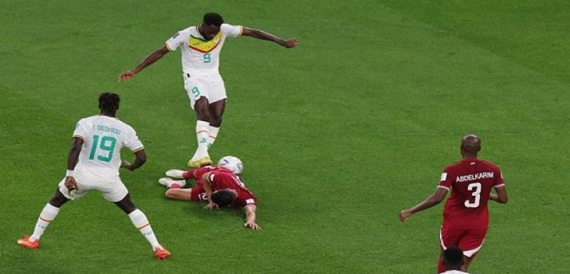 قطر تتعثر أمام السنغال بثلاثية بالمونديال