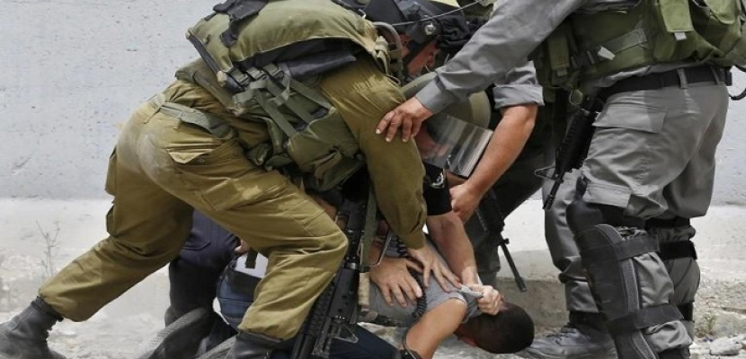 الاحتلال الإسرائيلي يعتقل 21 فلسطينيًا من الضفة الغربية وقطاع غزة