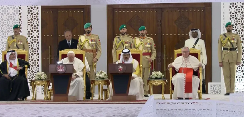 مراسم استقبال رسمية للبابا فرنسيس في البحرين