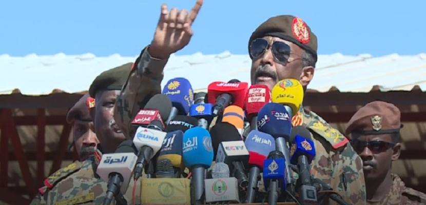 البرهان: لن نقبل بانهيار السودان بينما تستمر القوى السياسية فى حوارتها