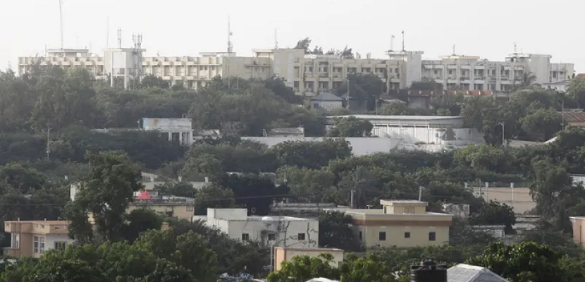 الشرطة الصومالية تعلن مقتل 8 مدنيين و6 مسلحين وإنهاء حصار فندق بالعاصمة مقديشو