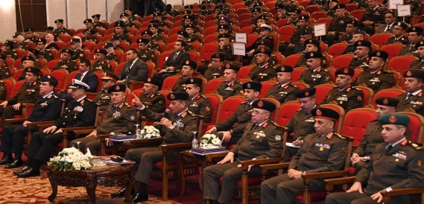 وزير الدفاع يشهد مناقشة البحث الرئيسى لإدارة الشئون المعنوية للقوات المسلحة