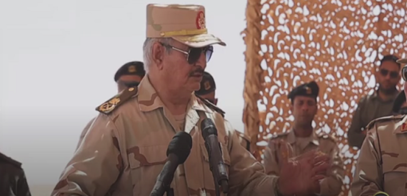 خليفة حفتر : الجيش الليبي لن يخضع لأي قيادة ” غير منتخبة “