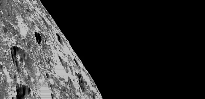 مركبة ناسا الفضائية تلتقط صورا مذهلة للقمر