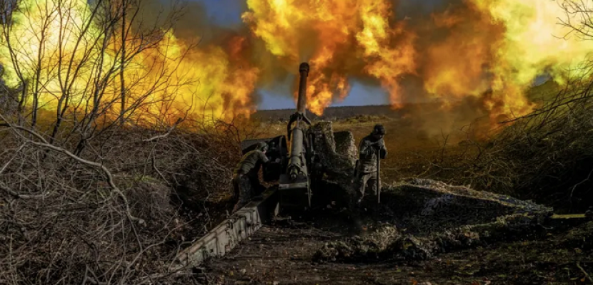 زيلينسكي : قصف روسي مكثف للخطوط الأمامية .. ومعارك ضارية في منطقة دونيتسك