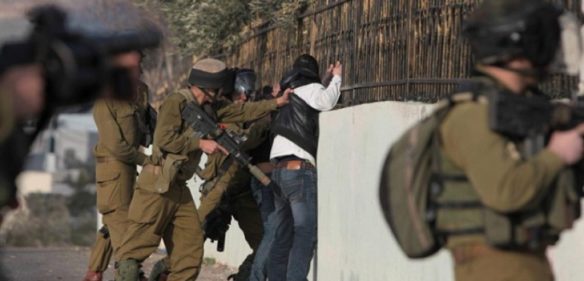 قوات الاحتلال الإسرائيلي تعتقل 27 فلسطينيا من الضفة