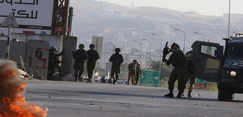 استشهاد فلسطيني وإصابة آخرين في مواجهات مع القوات الإسرائيلية في محيط “قبر يوسف”