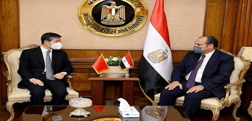 وزير التجارة والصناعة يبحث مع سفير الصين بالقاهرة سبل تعزيز التعاون