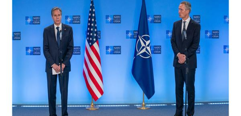 وزير الخارجية الأمريكي وأمين عام الناتو يناقشان استمرار دعم أوكرانيا