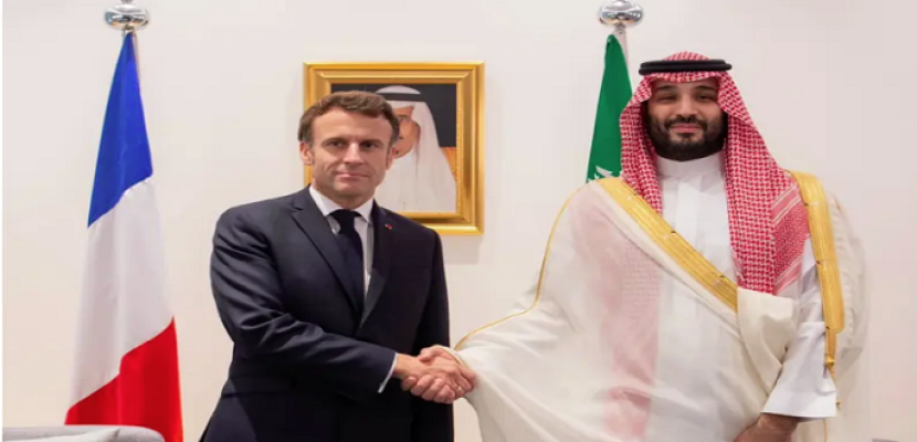 بالصور.. ولي العهد السعودي يلتقي الرئيس الفرنسي على هامش منتدى التعاون الاقتصادي