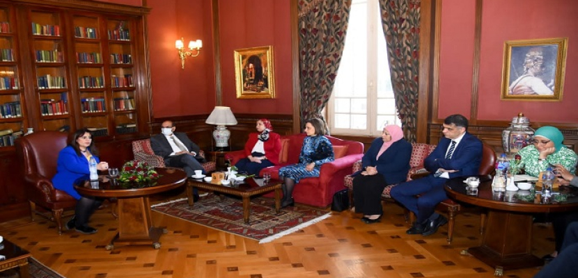 وزيرة الهجرة تعقد لقاء مع عدد من كبار الأطباء المصريين بالخارج لبحث سبل الاستفادة من خبراتهم