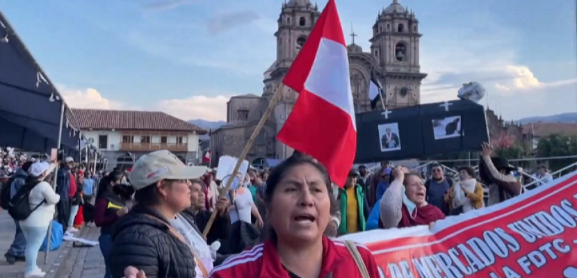 تظاهرات واشتباكات عنيفة مع قوات الأمن في وسط العاصمة بيرو