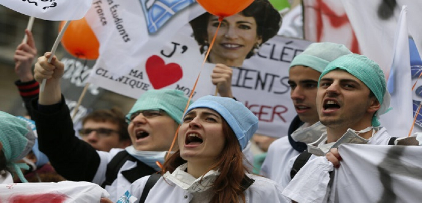 أطباء فرنسا يبدأون إضرابا عن العمل للمطالبة بمضاعفة رسوم الاستشارة الطبية