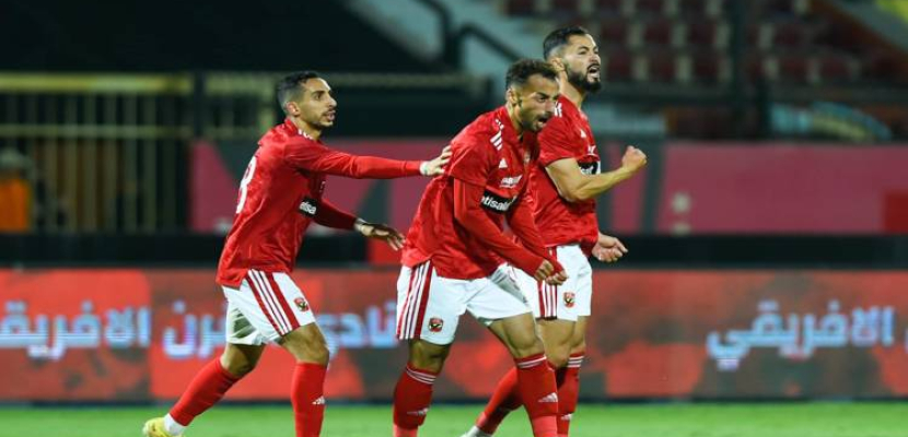 الأهلي يستعيد صدارة الدوري بفوزه على طلائع الجيش (2-1)