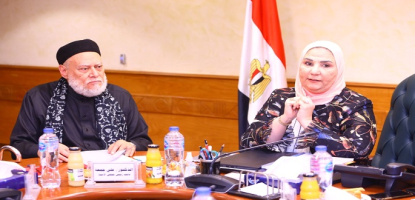 وزيرة التضامن تناقش استعدادات حج الجمعيات الأهلية للموسم المقبل