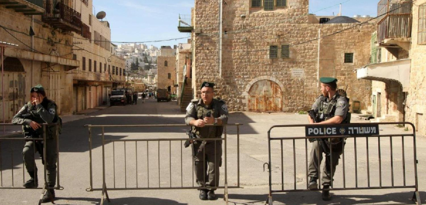 الاحتلال الإسرائيلي يغلق المسجد الإبراهيمي ويعتقل فتاة بعد الاعتداء عليها