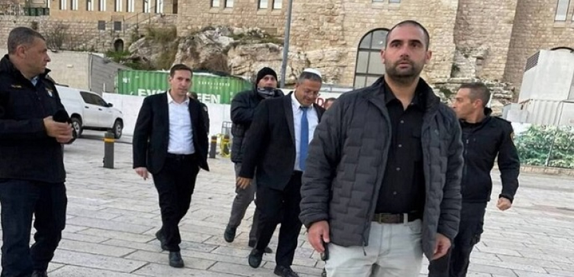 وزير الأمن القومي الإسرائيلي يقتحم باحات المسجد الأقصى
