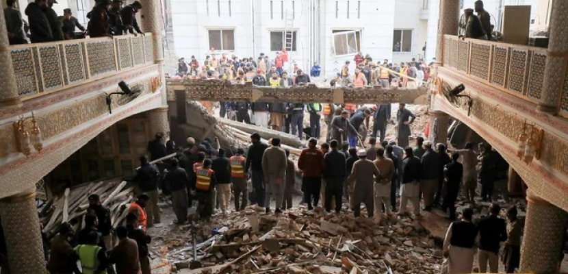 ارتفاع عدد ضحايا تفجير مسجد الشرطة في بيشاور بباكستان إلى 83 قتيلًا وأكثر من 135 جريحًا