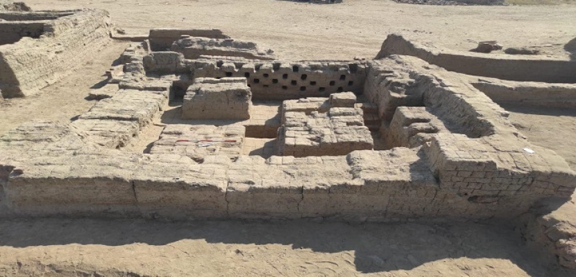 بالصور.. الآثار: بعثة أثرية تكتشف أول مدينة سكنية كاملة من العصر الروماني بشرق الأقصر
