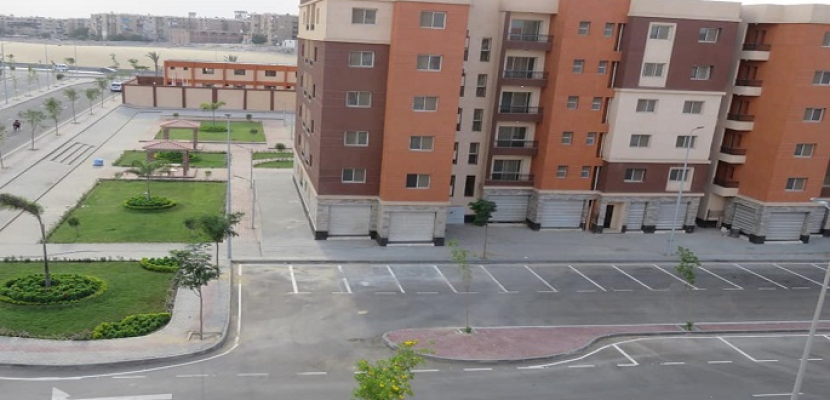 بالصور .. وزير الإسكان يستعرض ما تم تنفيذه من مشروعات بمدينة العبور