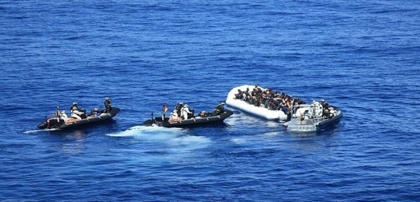 خفر السواحل الفرنسي ينقذ 83 مهاجرا على متن قاربين بالقنال الإنجليزي