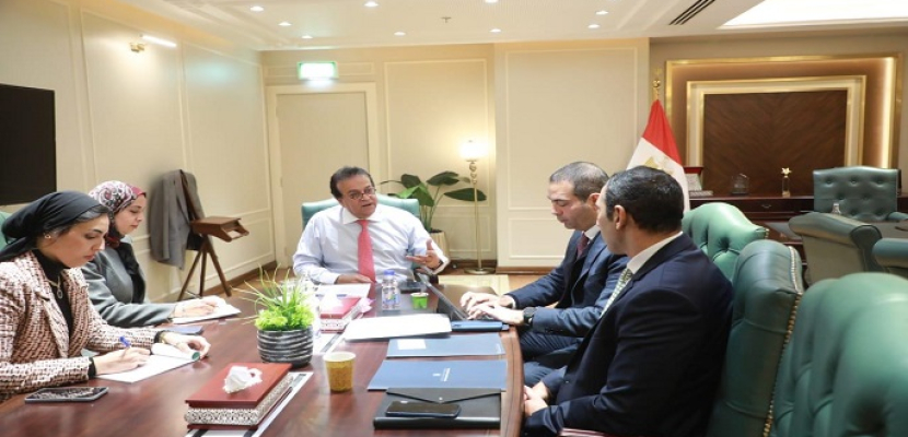 بالصور.. وزير الصحة يبحث مع ممثلي صندوق مصر السيادي فرص الاستثمار